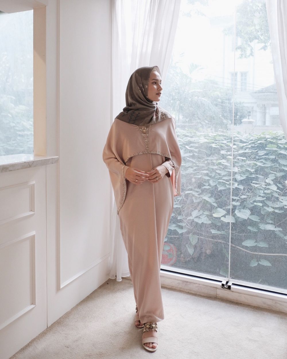 Tampil anggun saat lebaran? 8 outfit Dwi Handayani bisa jadi inspirasi