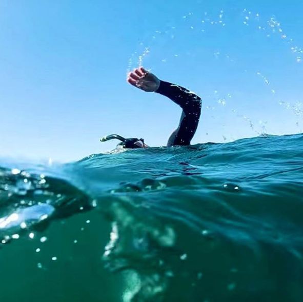 mengarungi samudra pasifik  ©Instagram @benlecomtetheswim dan Facebook Ben Lecomte The Swim