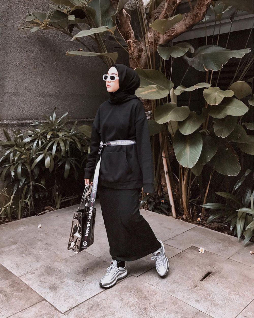Lebaran tampil beda, ini 10 inspirasi outfit swag ala Intan Khasanah