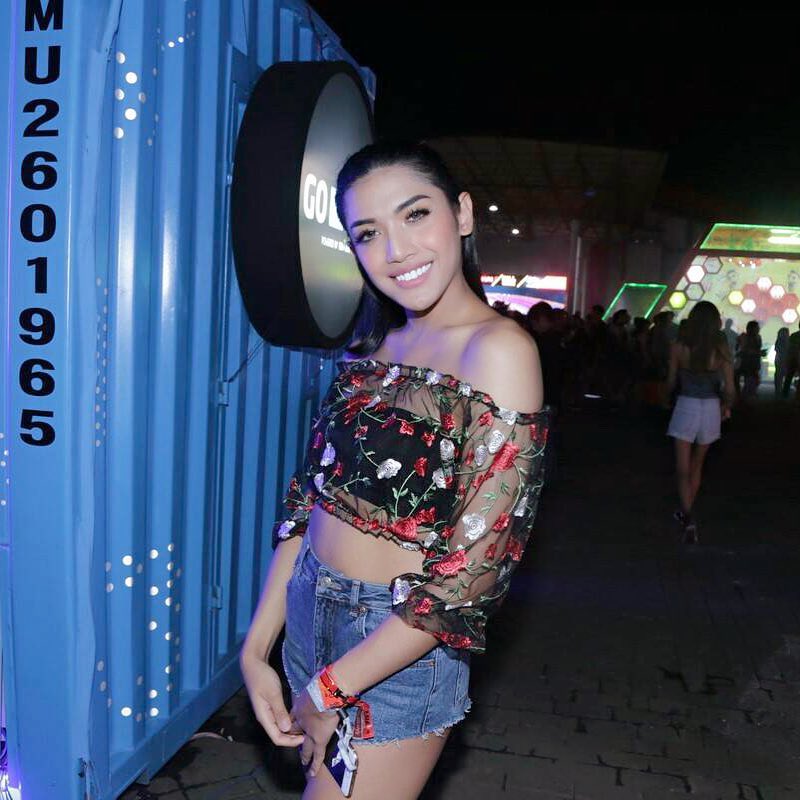 Makin berani, begini 9 gaya hangout Millendaru yang tuai hujatan