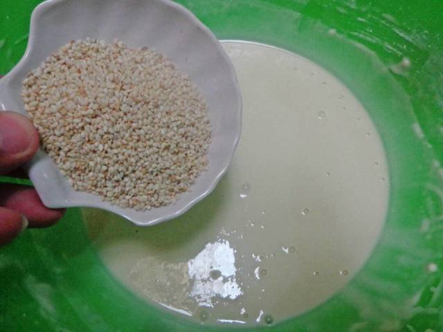 Cara gampang bikin kembang goyang, kue lezat nan jadul khas Lebaran