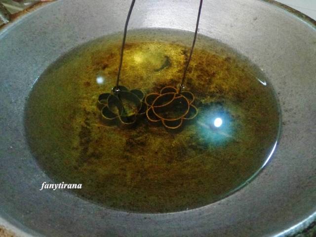 Cara gampang bikin kembang goyang, kue lezat nan jadul khas Lebaran