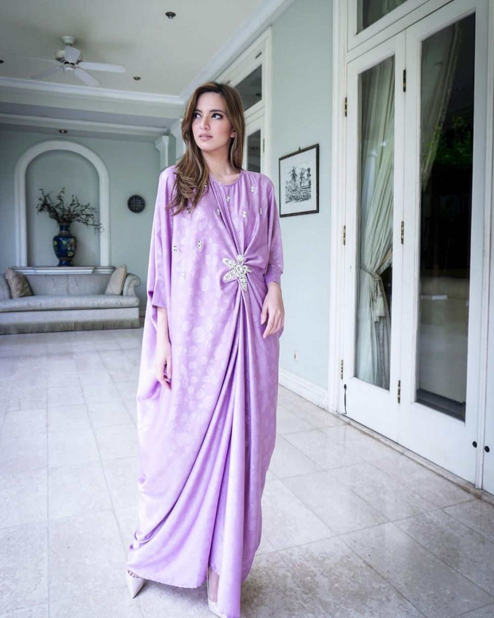 7 Inspirasi outfit kaftan ala Nia Ramadhani, cantik di hari nan fitri