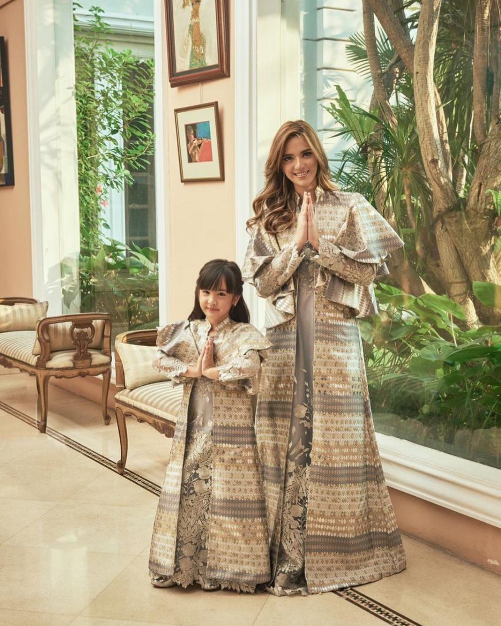 7 Inspirasi outfit kaftan ala Nia Ramadhani, cantik di hari nan fitri