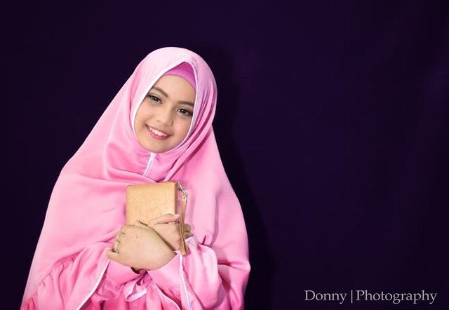 8 Penampilan Putri D'Academy kenakan hijab, cantiknya luar dan dalam