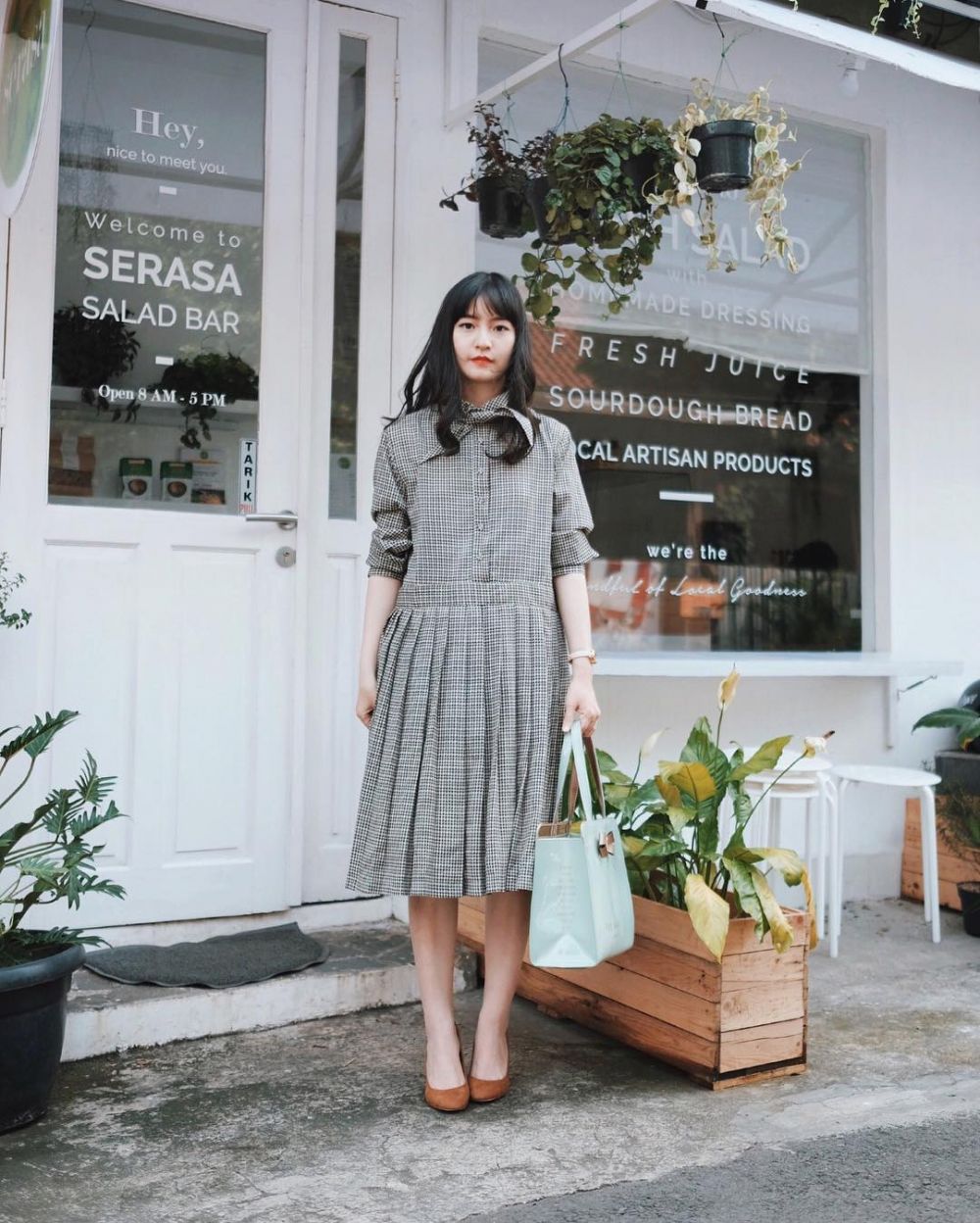 Ingin tampil cantik dan imut? Contek 8 gaya selebgram Vanessa Andrea