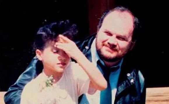 5 Foto jadul Meghan Markle saat kecil bersama sang ayah, bikin haru