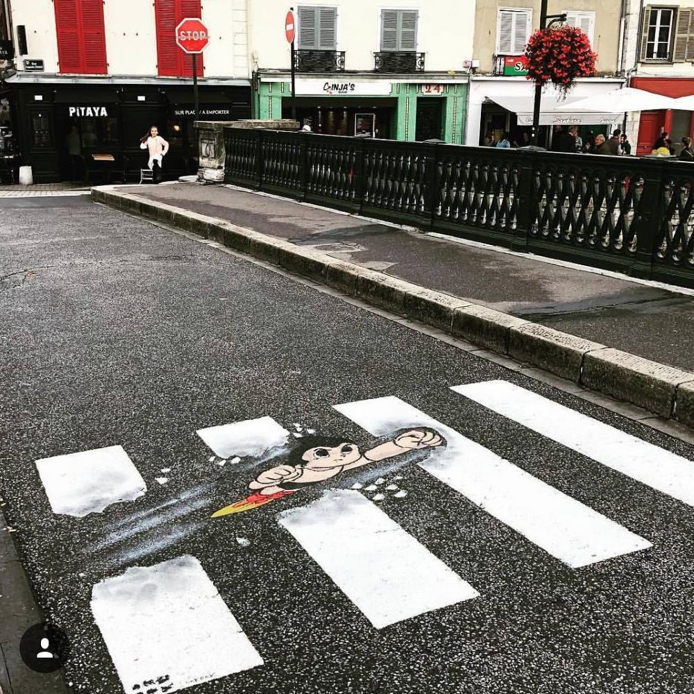 Kreatif tanpa batas, 9 karya seni di atas zebra cross ini bikin takjub