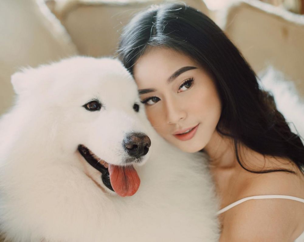 10 Potret Claudia Novira, adik Ketrin Agustine yang tak kalah memesona