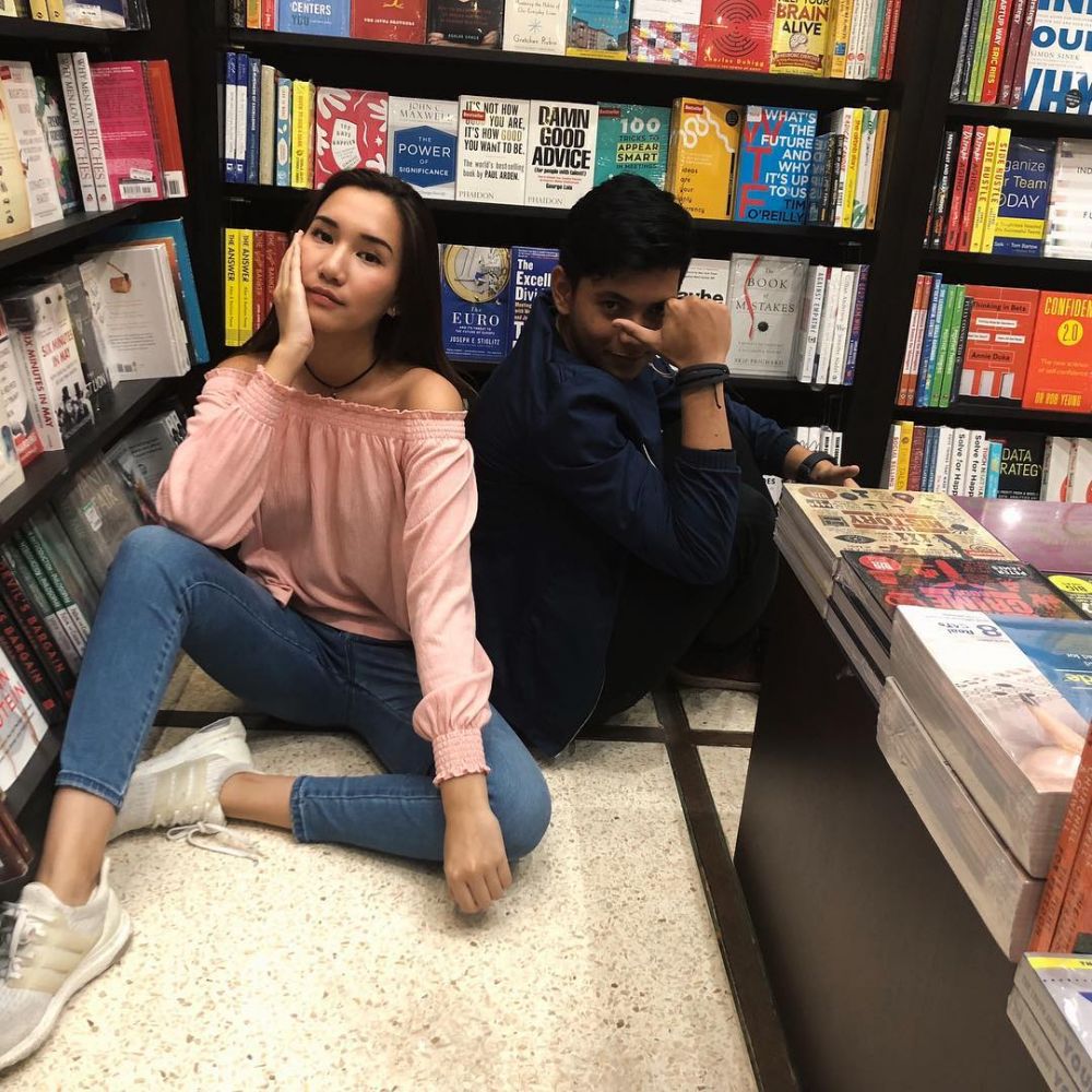 10 Potret kemesraan Ajil Ditto dan Jesslyn Evalretta, serasi banget