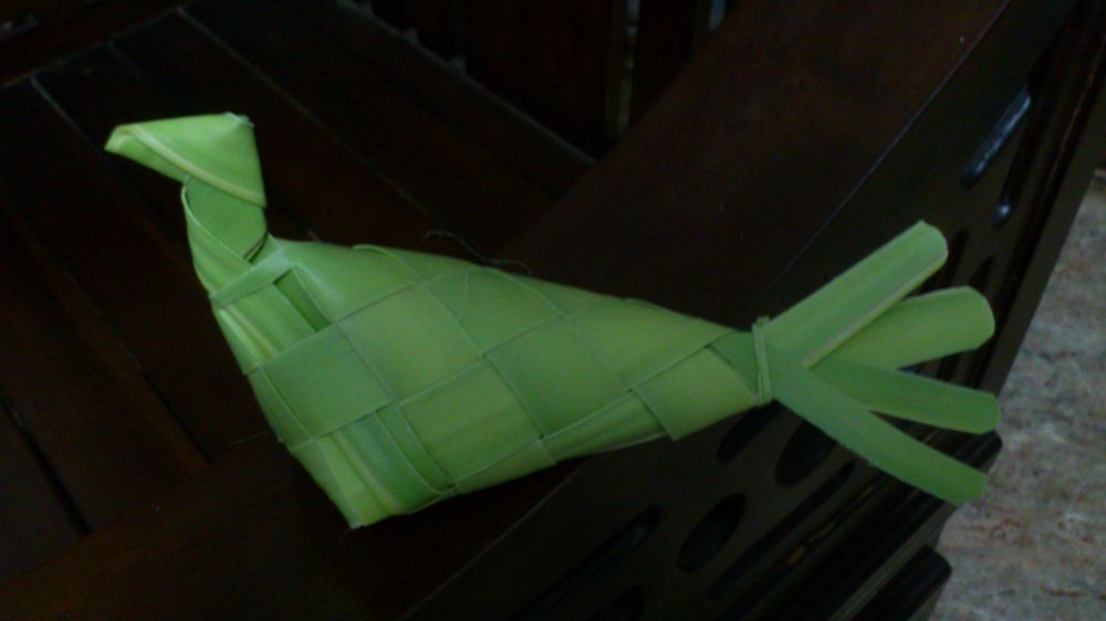 10 Ketupat ini bentuknya antimainstream, ada yang mirip ikan
