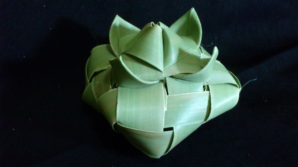 10 Ketupat ini bentuknya antimainstream, ada yang mirip ikan