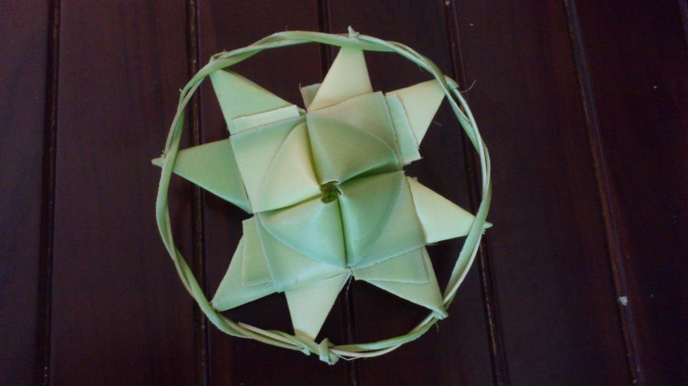 10 Ketupat ini bentuknya antimainstream, ada yang mirip ikan
