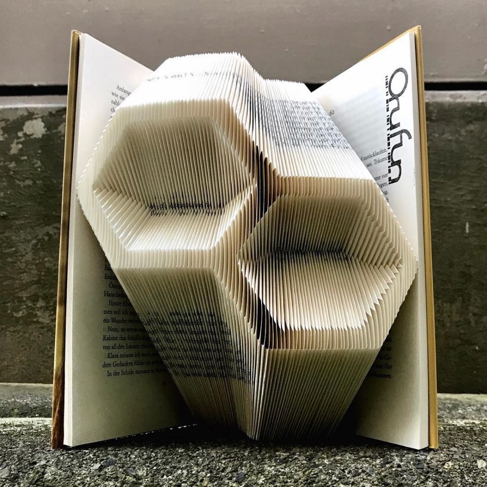 Terlihat biasa, 10 buku tebal ini saat dibuka bikin mata terpukau