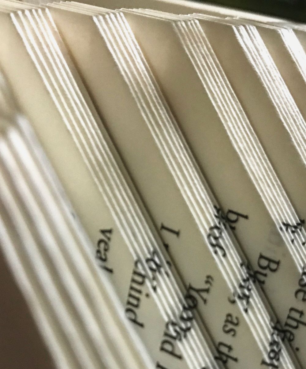 Terlihat biasa, 10 buku tebal ini saat dibuka bikin mata terpukau