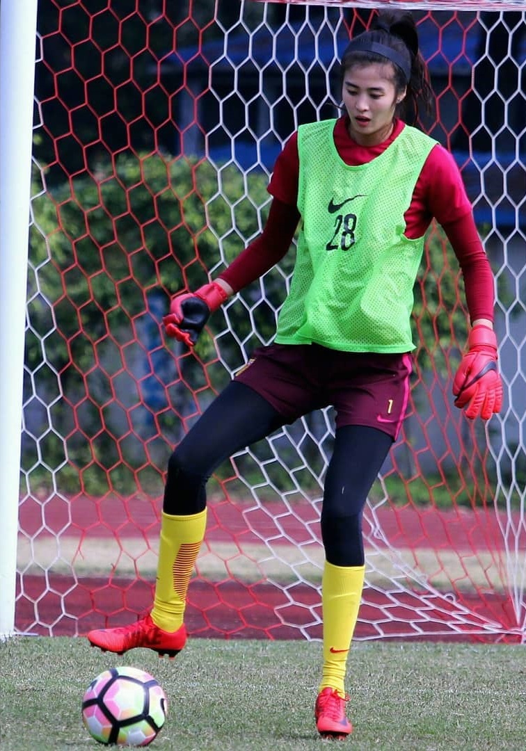 10 Pesona Lina, kiper cantik & imut yang cinta mati dengan sepak bola