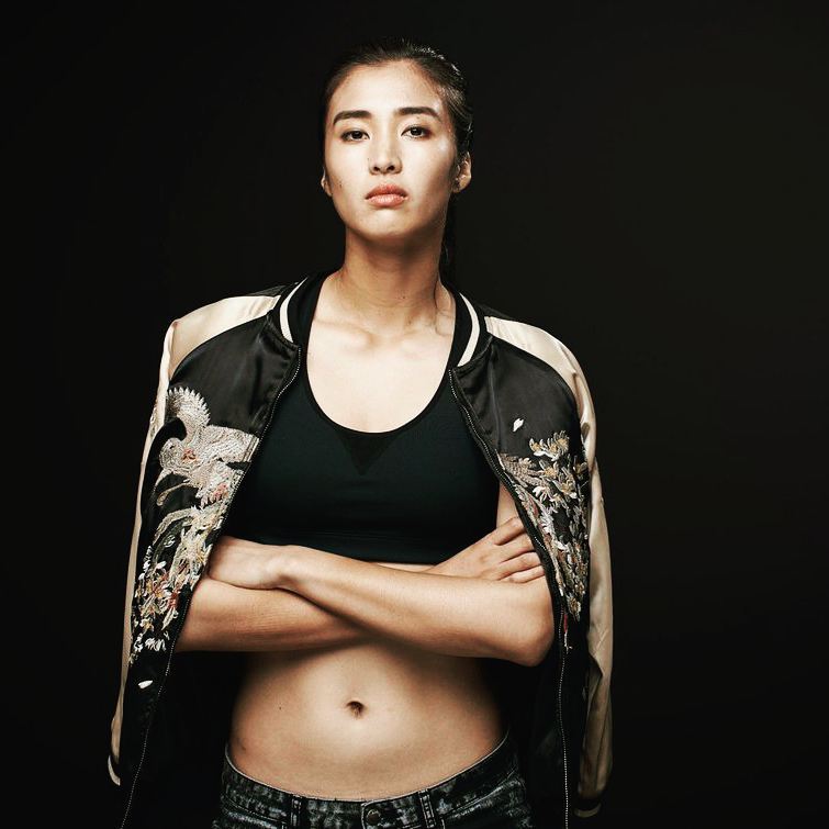 10 Pesona Lina, kiper cantik & imut yang cinta mati dengan sepak bola