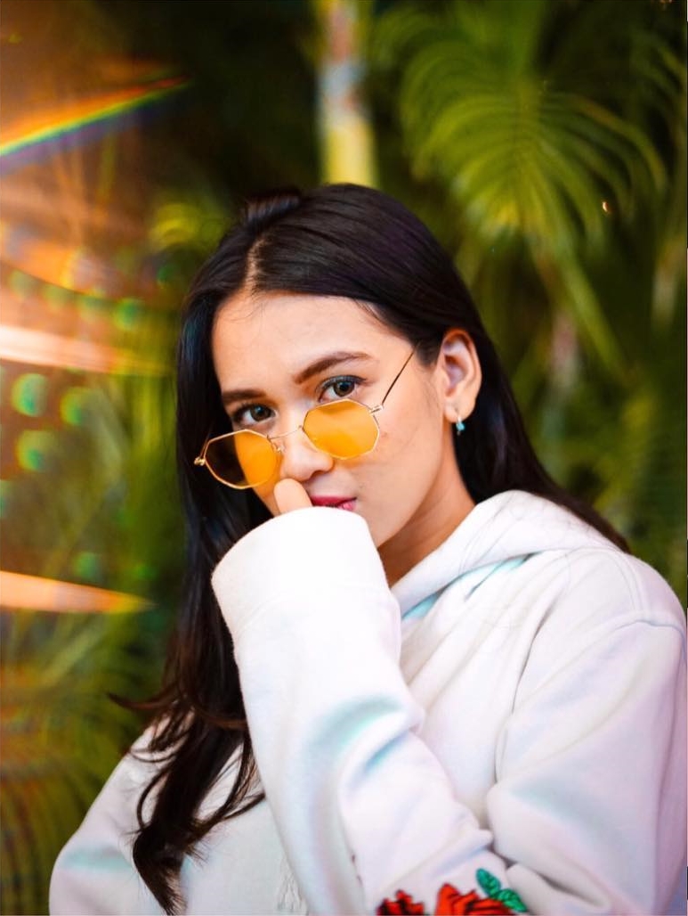 Hilangkan image imut, ini 10 gaya Dhea Annisa yang beranjak dewasa