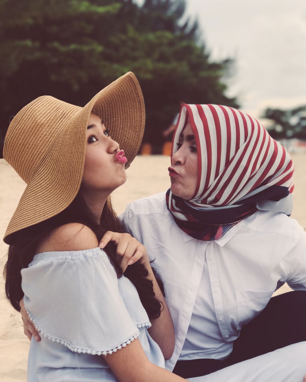 8 Pesona Linda Darmawan, mama Beby Tsabina yang nggak kalah cantik