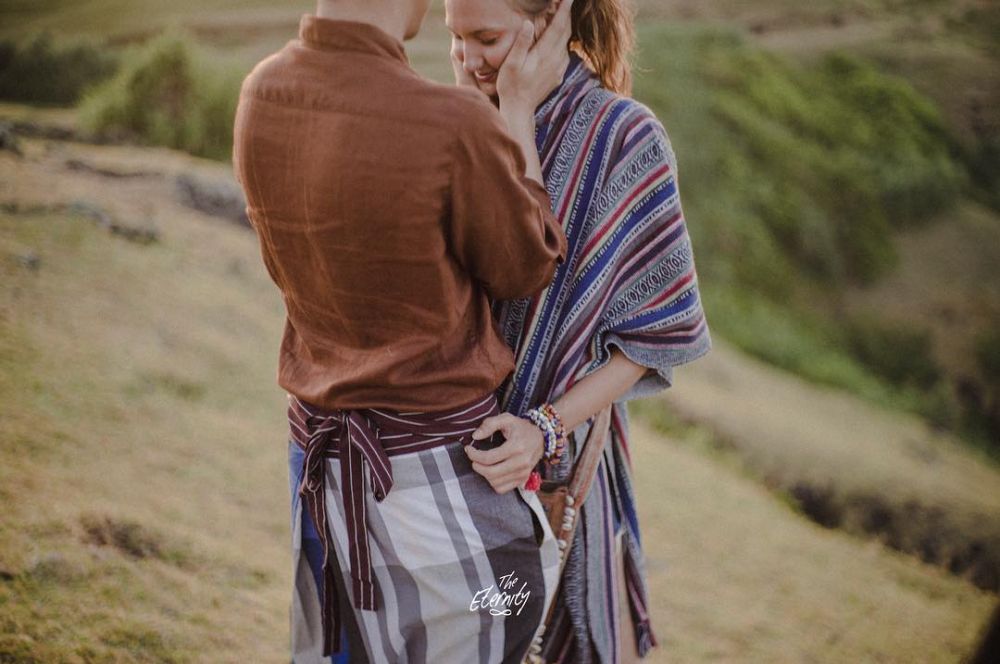 Dimas Anggara dan Nadine pamer kemesraan lagi, ini 7 pose intimnya