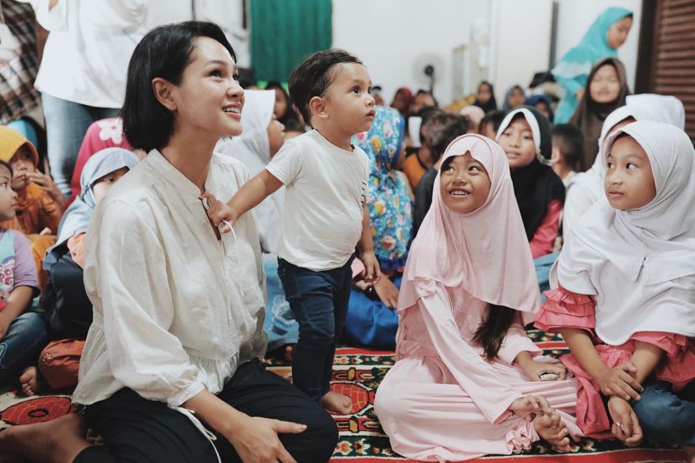 Berbagi berkah Ramadan, 7 seleb ini gelar buka bersama anak yatim