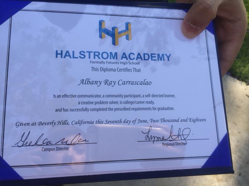 Lulus SMA, ini 6 momen manis wisuda Albany Ray putra Sarah Azhari