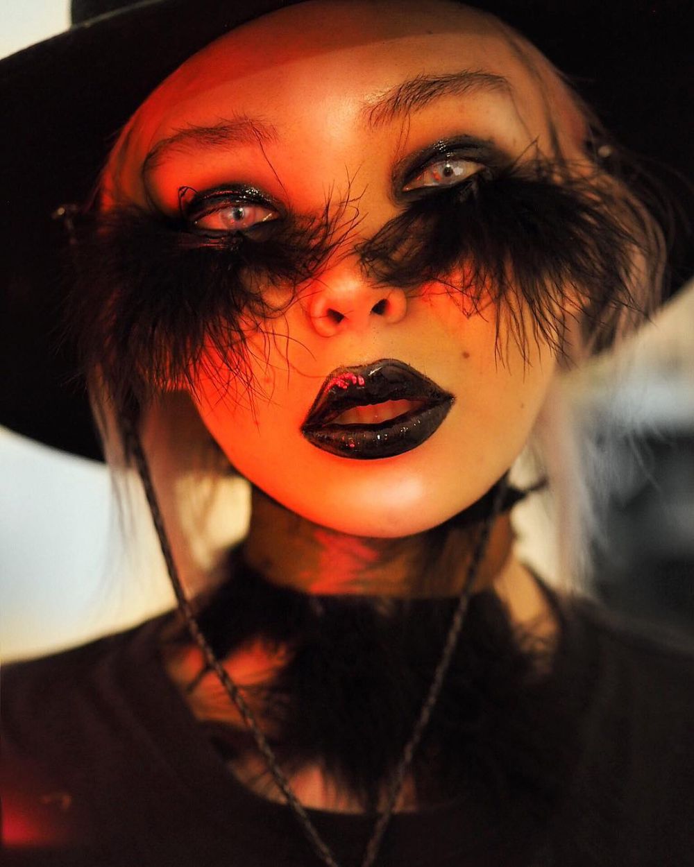 10 Potret Aryuna Tardis, selebgram yang gemar pakai makeup ekstrem