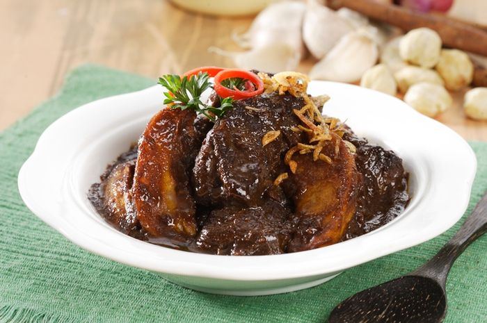 Selain ketupat, ini 5 hidangan wajib saat Lebaran di berbagai daerah