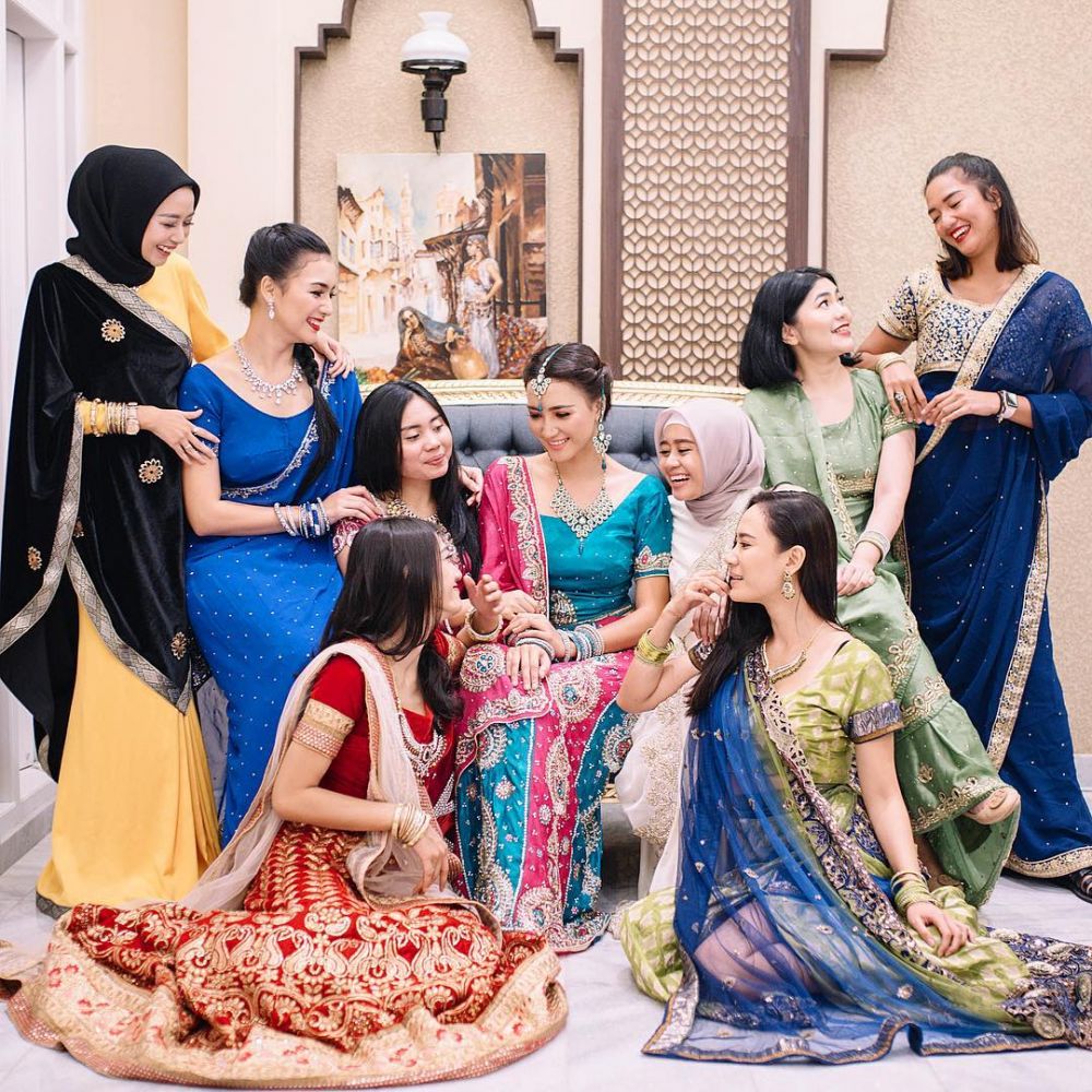 8 Potret bridal shower Erica kakak Citra Kirana, konsepnya Bollywood