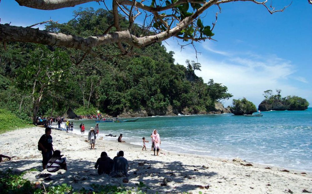 Mudik via jalur Pansela, ini 10 pantai keren yang bisa kamu singgahi