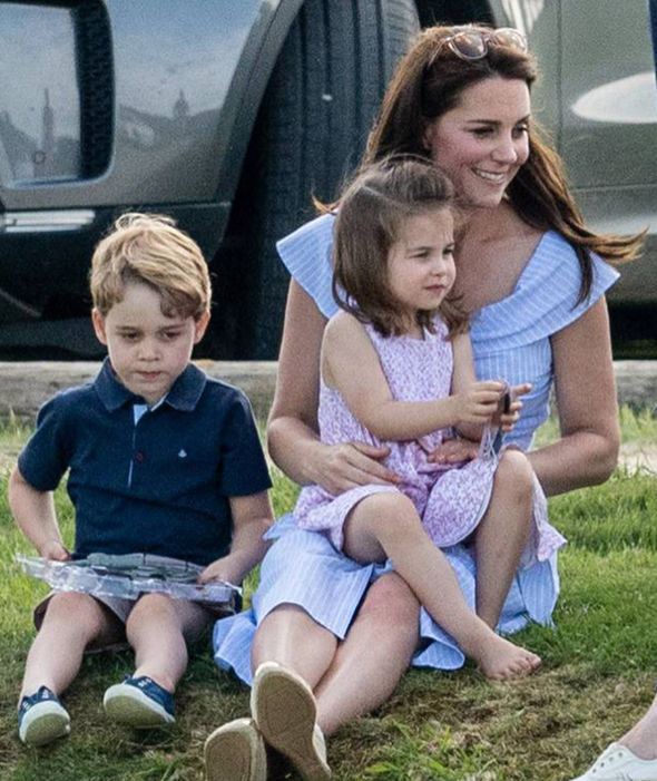 10 Momen seru George & Charlotte menemani Pangeran William main polo