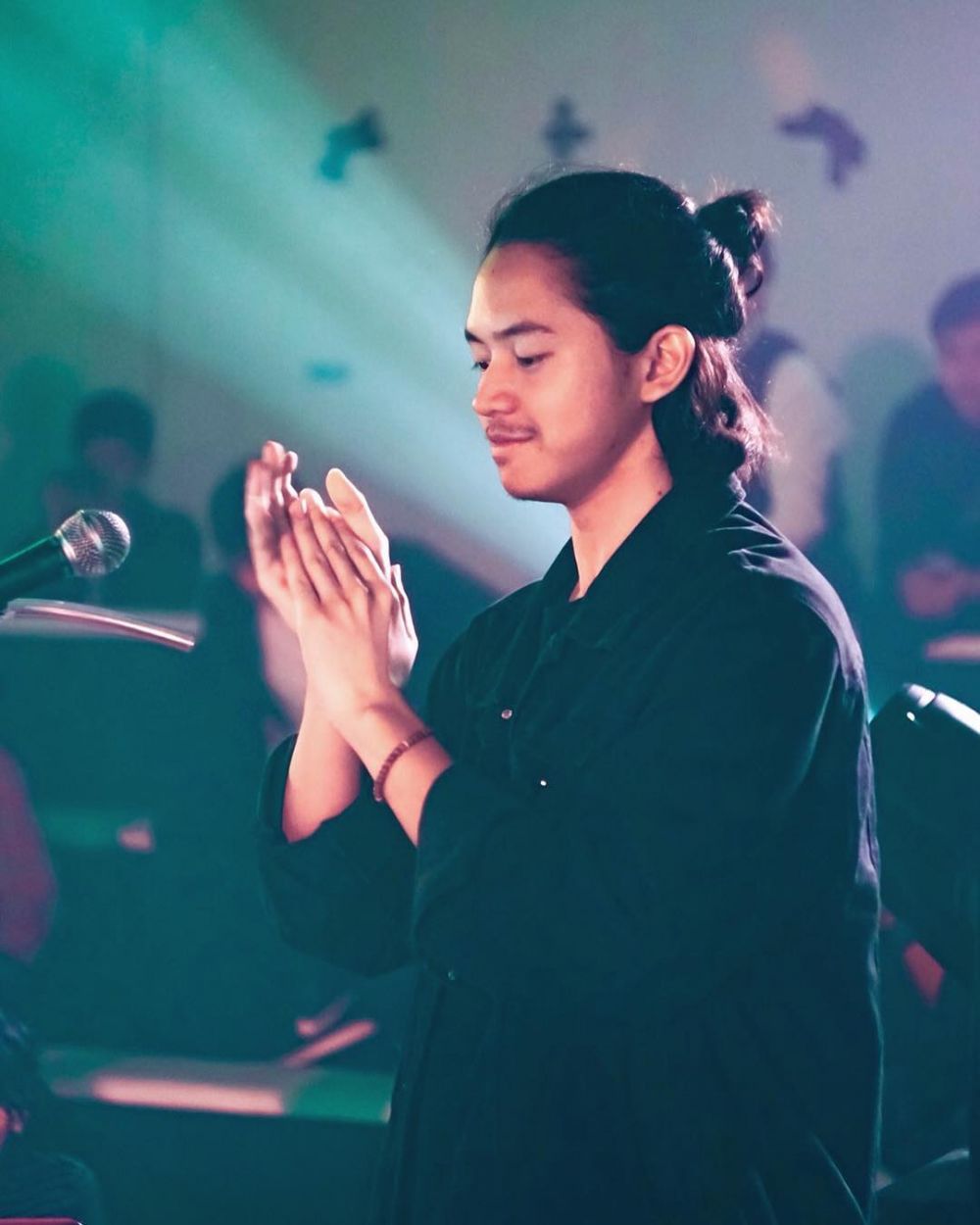 7 Aksi panggung Tristan 'Mantra Vutura', si ganteng adik Kevin Aprilio