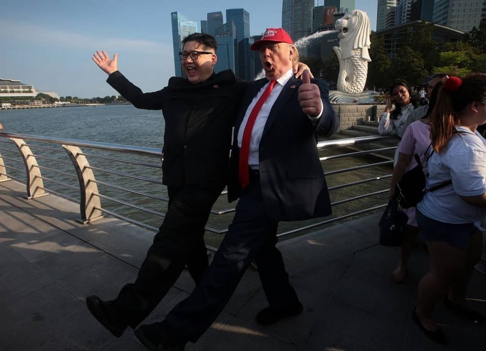 10 Momen 'kembaran' Trump & Kim Jong Un bikin heboh di Singapura
