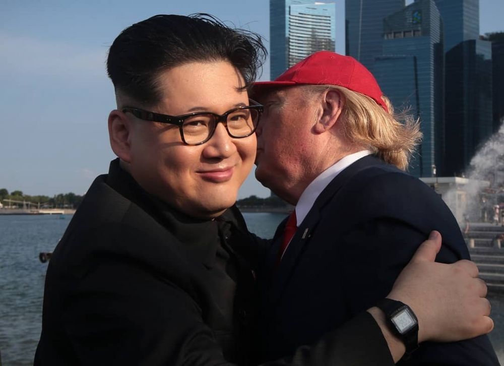 10 Momen 'kembaran' Trump & Kim Jong Un bikin heboh di Singapura