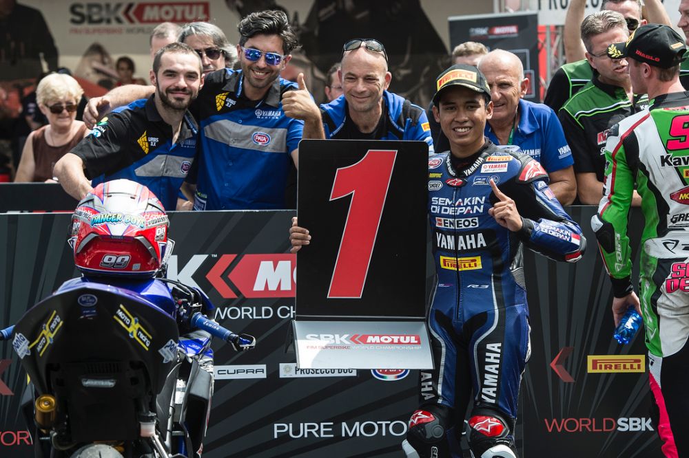 12 Gaya kece Galang Hendra Pratama, si pembalap muda berprestasi dunia