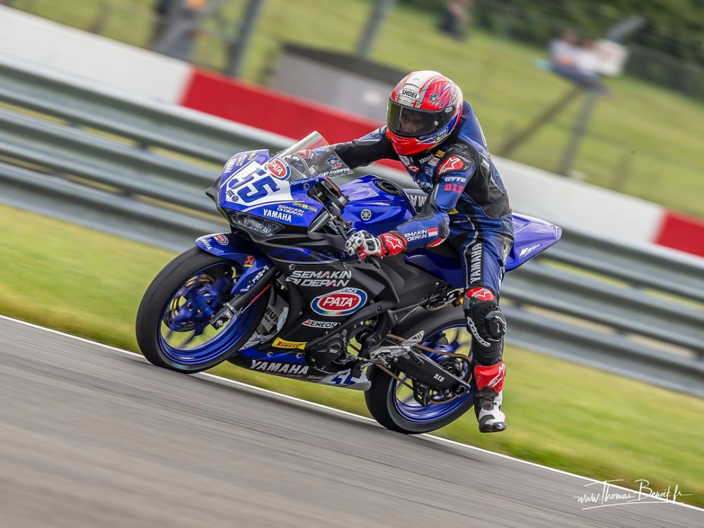 12 Gaya kece Galang Hendra Pratama, si pembalap muda berprestasi dunia