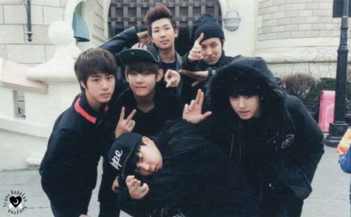 Dari predebut sampai kini mendunia, ini 10 momen kekompakan member BTS