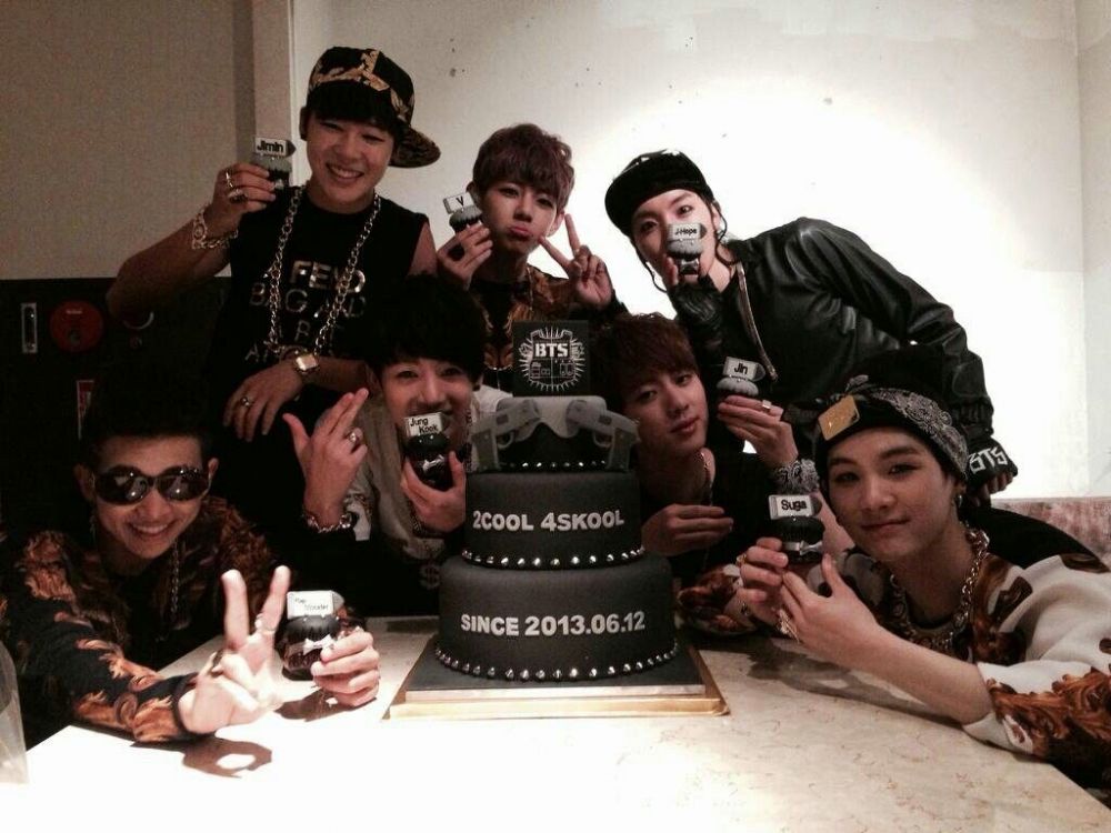Dari predebut sampai kini mendunia, ini 10 momen kekompakan member BTS