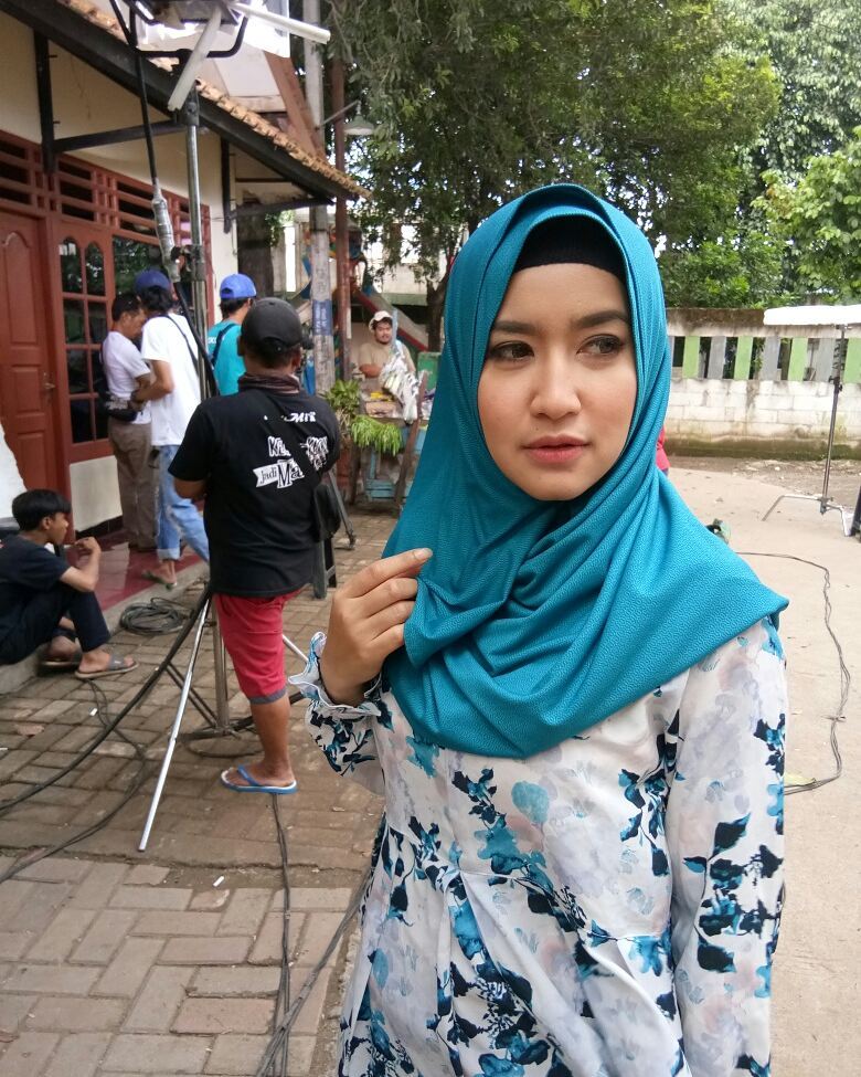 Kini berbalut hijab, begini 10 pesona mantan istri Ferry Maryadi