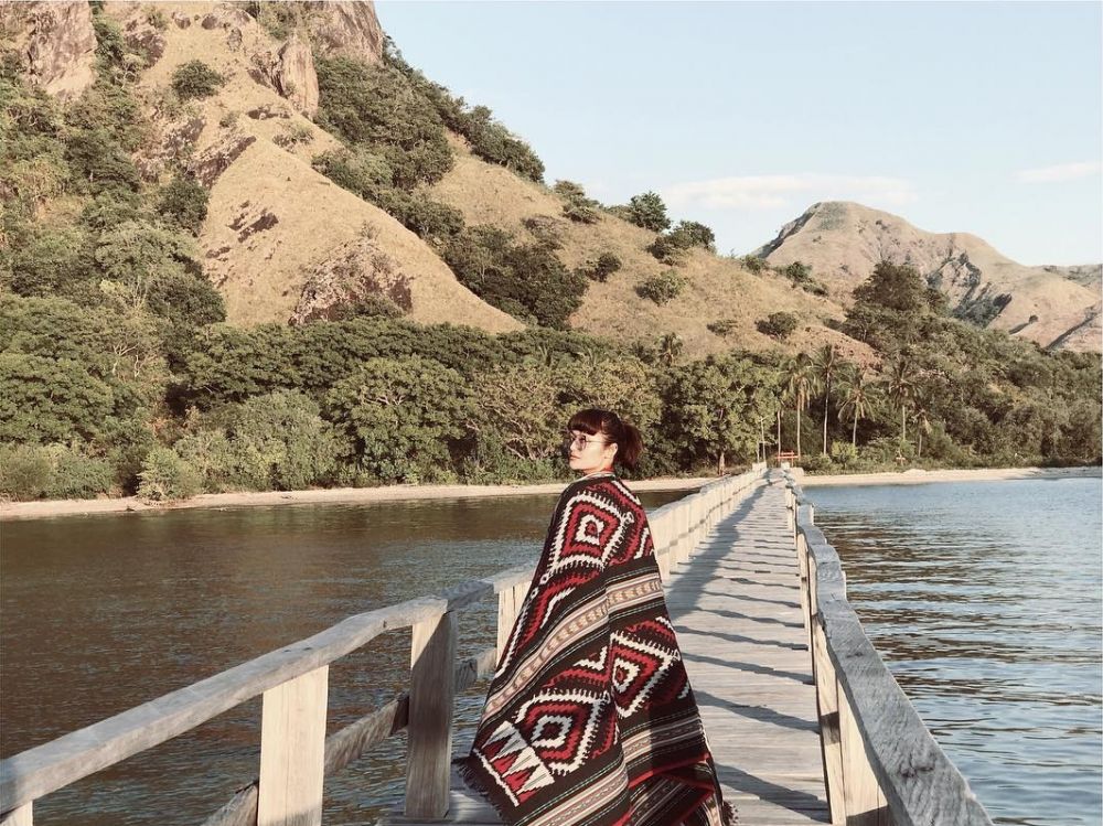 Tak kalah syantik dari lagunya, ini 10 gaya Siti Badriah pas traveling