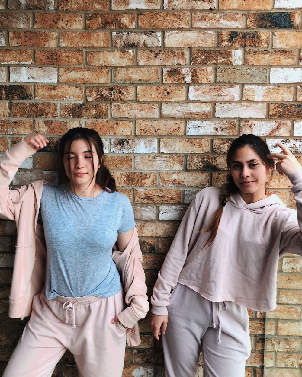 10 Potret kompak Valerie Thomas dan Shaloom, gayanya bikin susah kedip