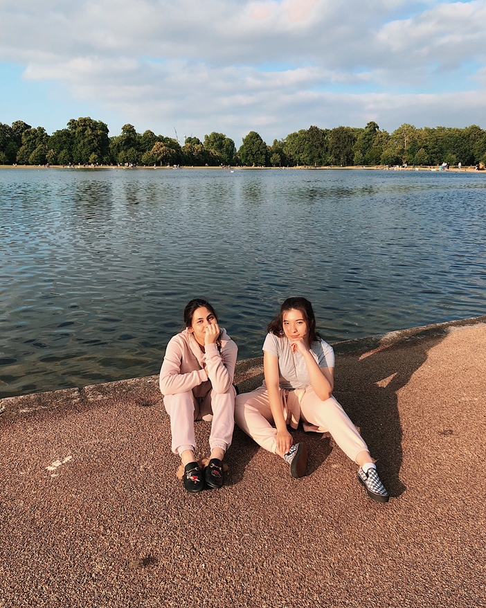 10 Potret kompak Valerie Thomas dan Shaloom, gayanya bikin susah kedip