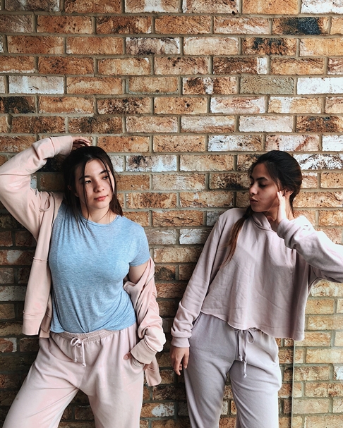 10 Potret kompak Valerie Thomas dan Shaloom, gayanya bikin susah kedip