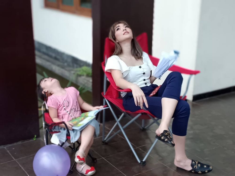 10 Potret Gempita tirukan pose Gisella ini bikin gemas pengen cubit