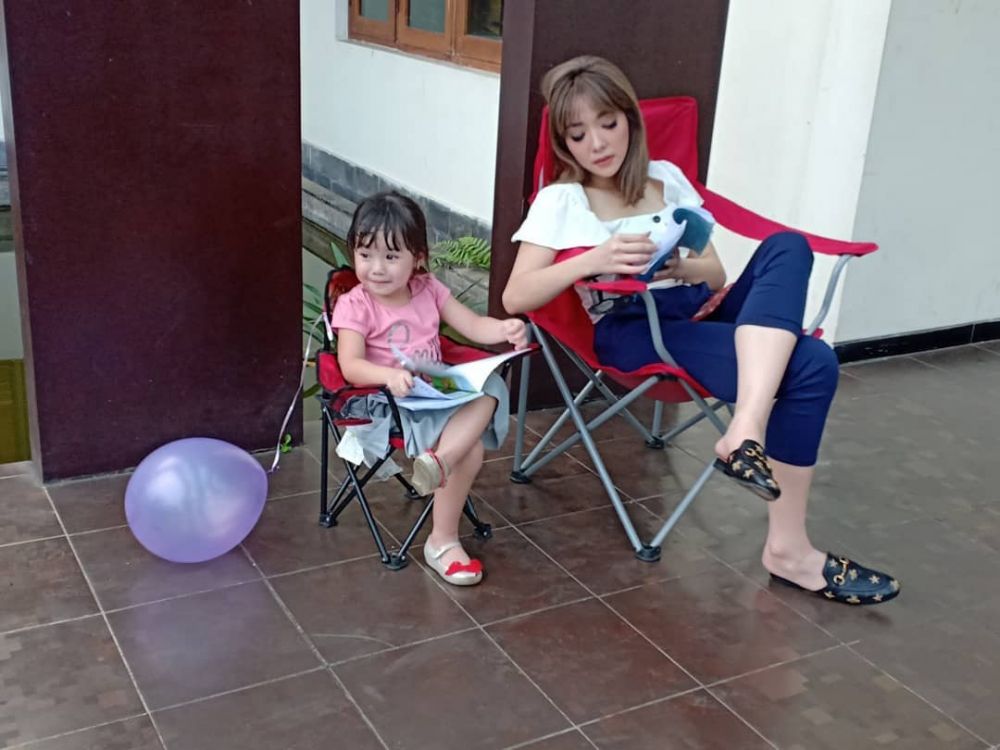 10 Potret Gempita tirukan pose Gisella ini bikin gemas pengen cubit