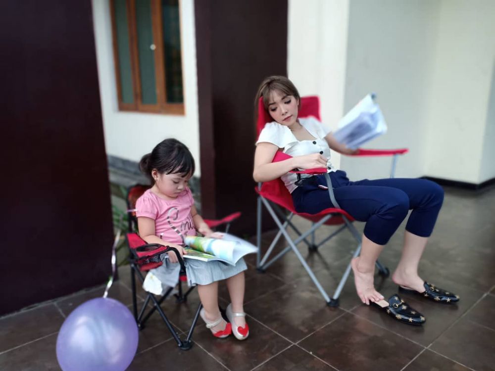 10 Potret Gempita tirukan pose Gisella ini bikin gemas pengen cubit