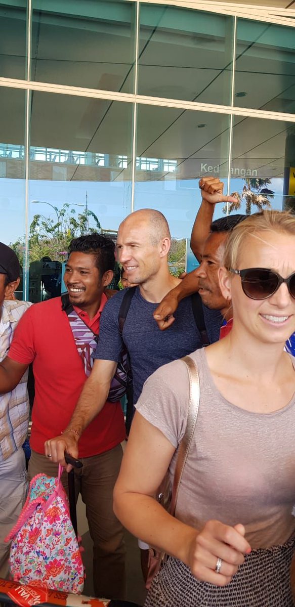 Arjen Robben terciduk liburan di Labuan Bajo, ini 5 momen serunya