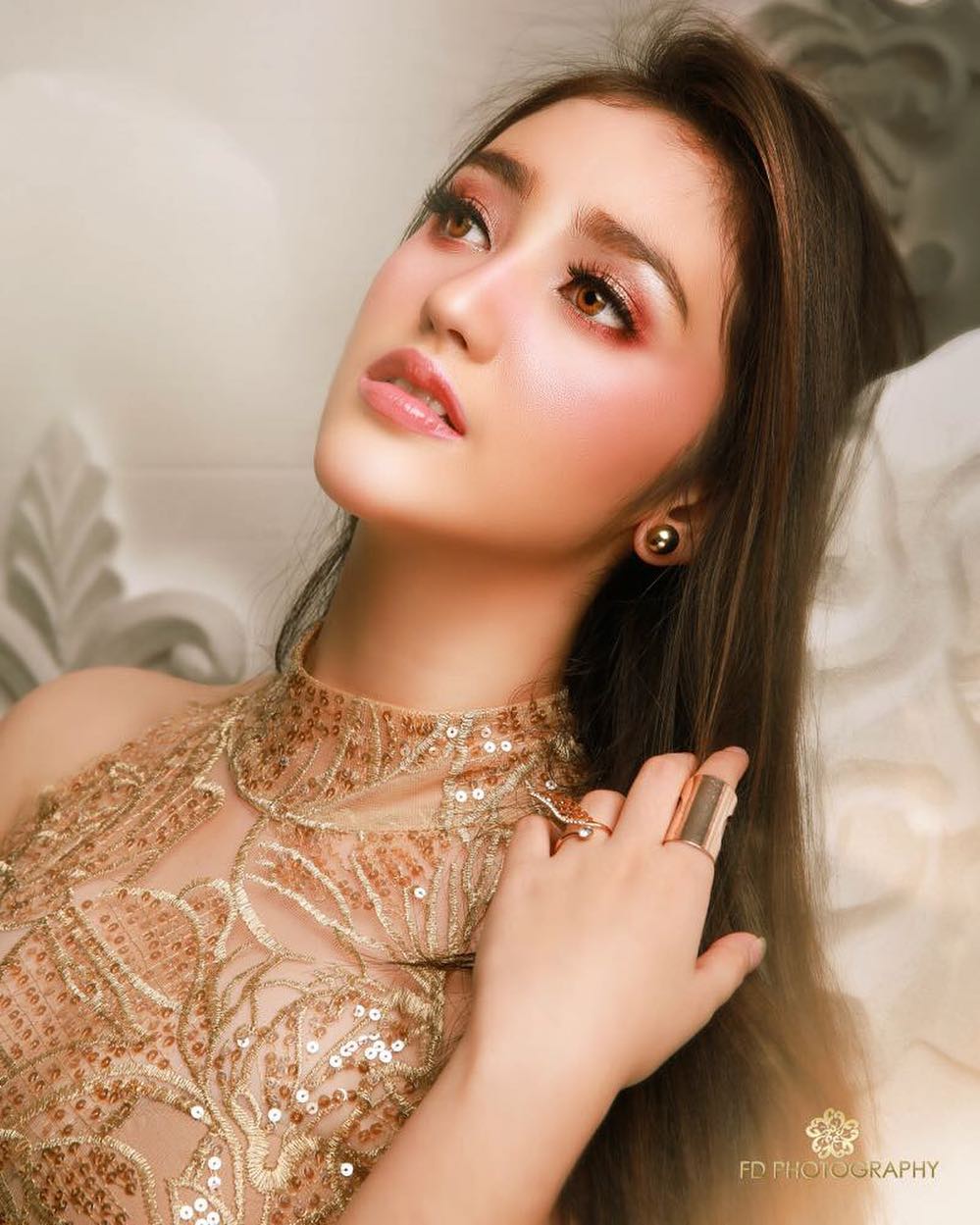 Bermakeup tebal, 7 penampilan Ranty Maria ini disebut mirip boneka