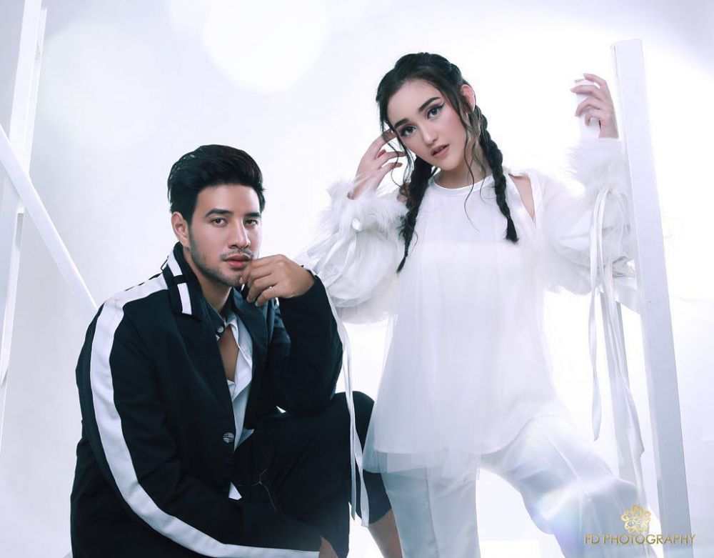 Bermakeup tebal, 7 penampilan Ranty Maria ini disebut mirip boneka