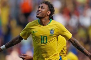 4 Foto Neymar dengan model rambut baru seperti bakmi 